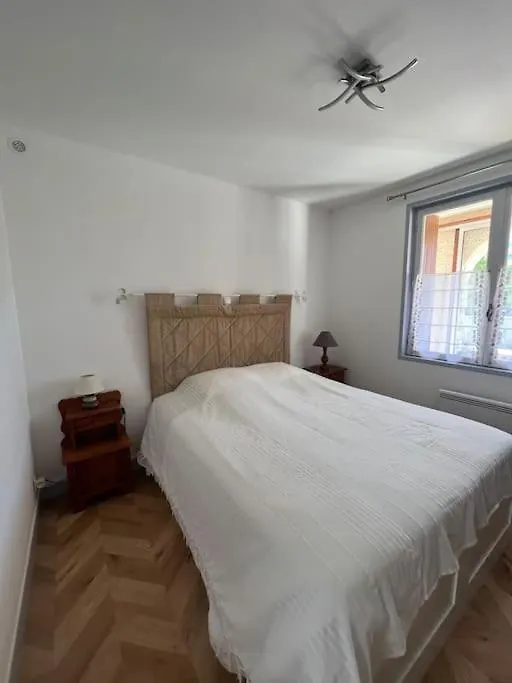アパート Appartement En Rez De Jardin -Terrasse-2 Chambres-Parking ル・ポエ・ラヴァル