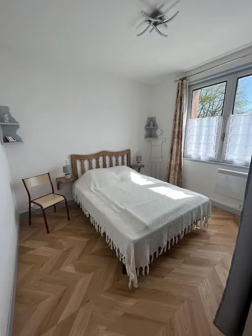 Appartement En Rez De Jardin -Terrasse-2 Chambres-Parking ル・ポエ・ラヴァル フランス