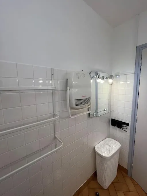 Appartement En Rez De Jardin -Terrasse-2 Chambres-Parking ル・ポエ・ラヴァル 0*,