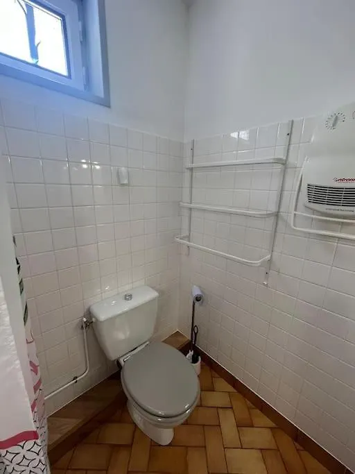 Appartement En Rez De Jardin -Terrasse-2 Chambres-Parking ル・ポエ・ラヴァル フランス