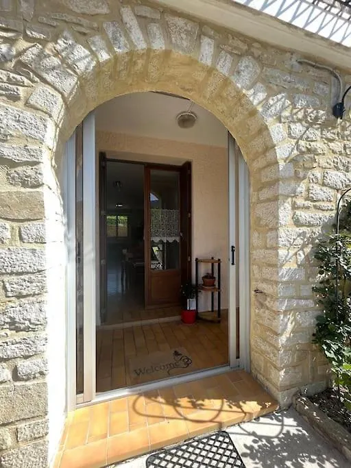 アパート Appartement En Rez De Jardin -Terrasse-2 Chambres-Parking ル・ポエ・ラヴァル フランス