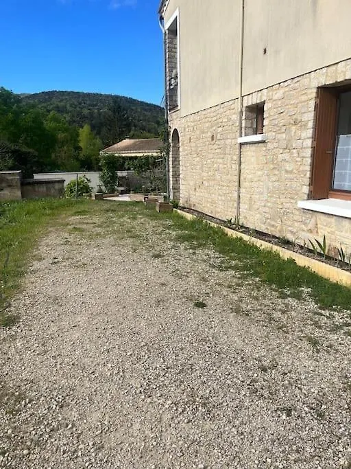 Appartement En Rez De Jardin -Terrasse-2 Chambres-Parking ル・ポエ・ラヴァル