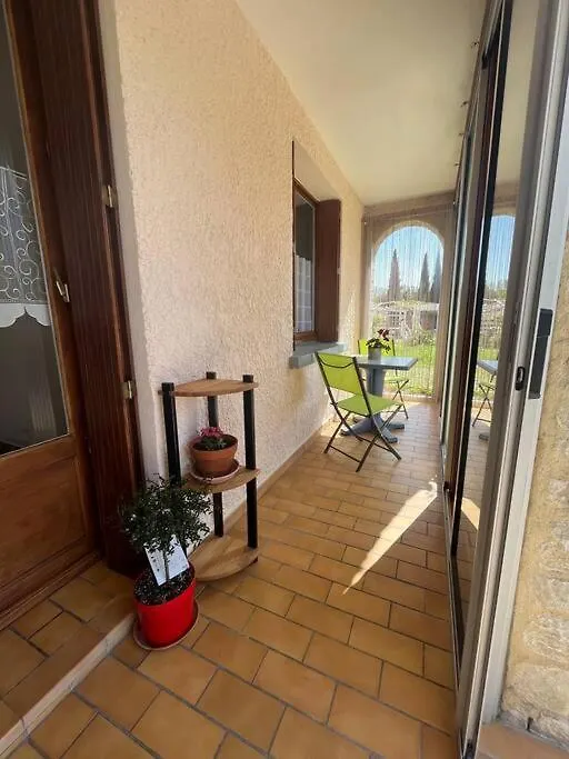 Appartement En Rez De Jardin -Terrasse-2 Chambres-Parking ル・ポエ・ラヴァル 0*,  フランス